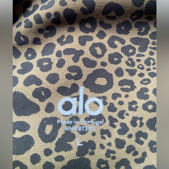Alo leopard print bike shorts. Women’s size large. Excellent condition. - Picture 4 of 4